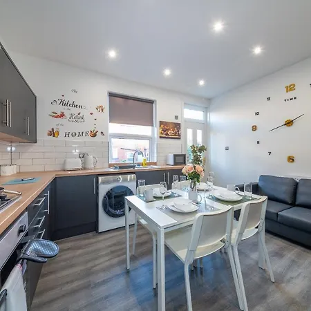 Homestay *ra12s* For Your Relaxed & Cosy + Free Parking + Free Fast Wifi * *