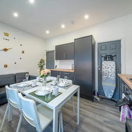 Homestay *ra12s* For Your Relaxed & Cosy + Free Parking + Free Fast Wifi * *