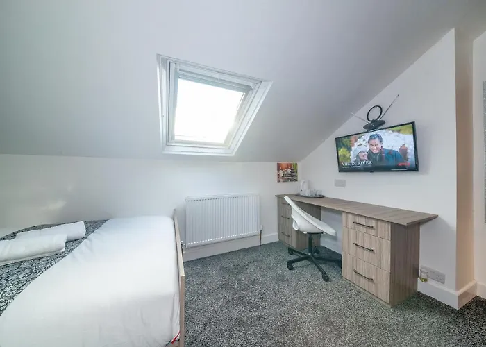 *ra12s* For Your Relaxed & Cosy + Free Parking + Free Fast Wifi * * Лідс