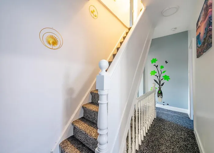 Проживання в сім'ї *ra12s* For Your Relaxed & Cosy + Free Parking + Free Fast Wifi *