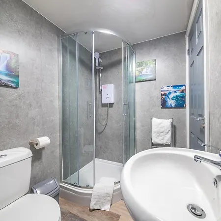 *ra12s* For Your Relaxed & Cosy + Free Parking + Free Fast Wifi * Pansiyon Leeds (West Yorkshire)